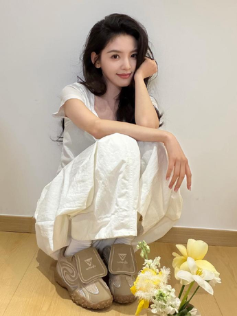 女生拔萝卜模拟器游戏场景